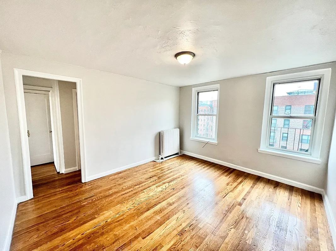 Listing photo 1 of 5