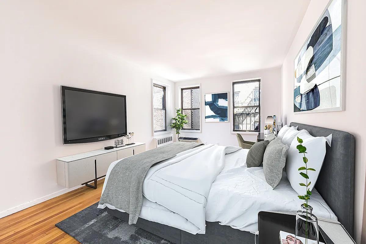 Listing photo 1 of 5