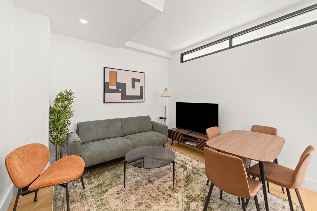 Listing photo 1 of 5