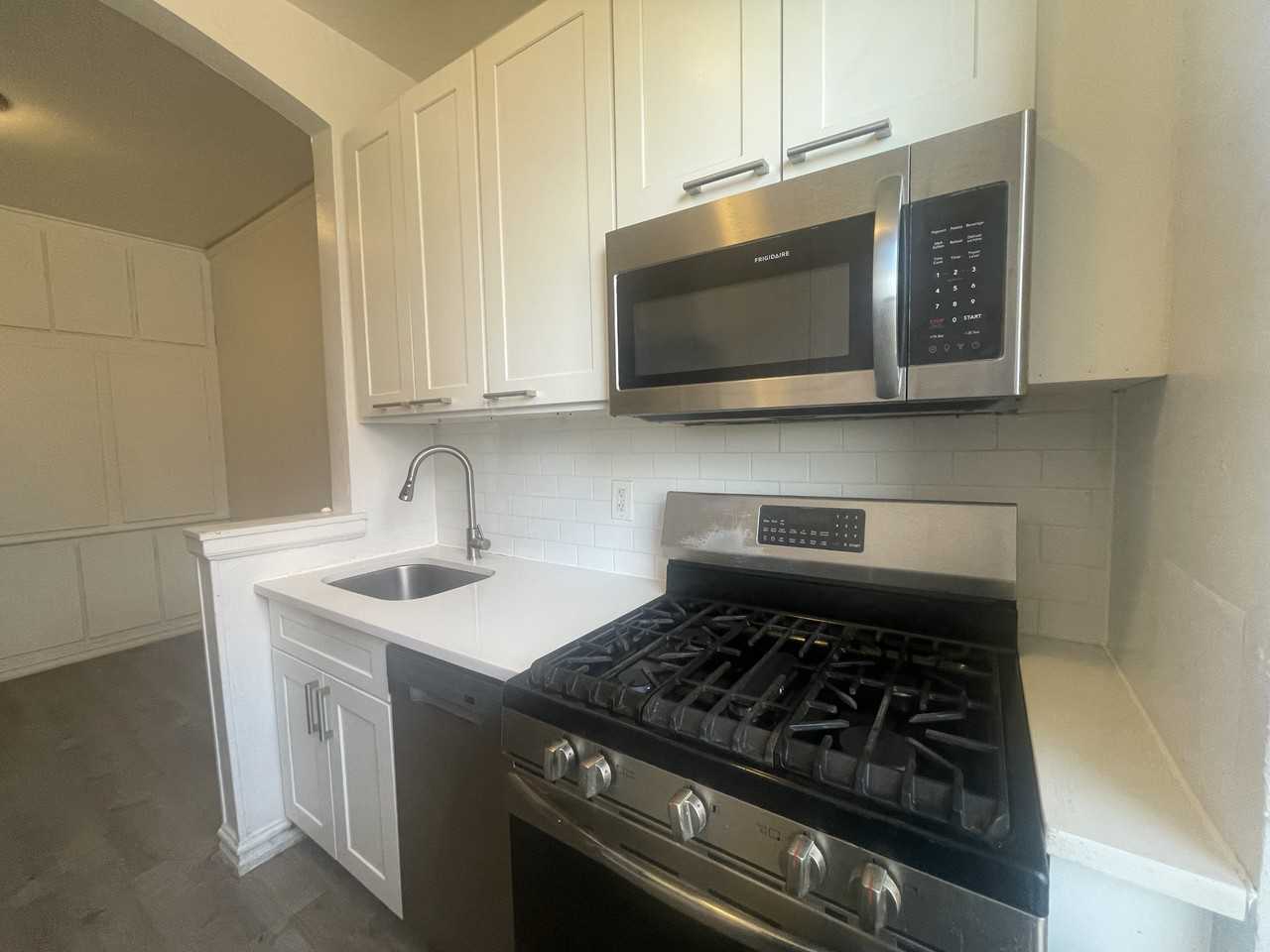 Listing photo 1 of 5