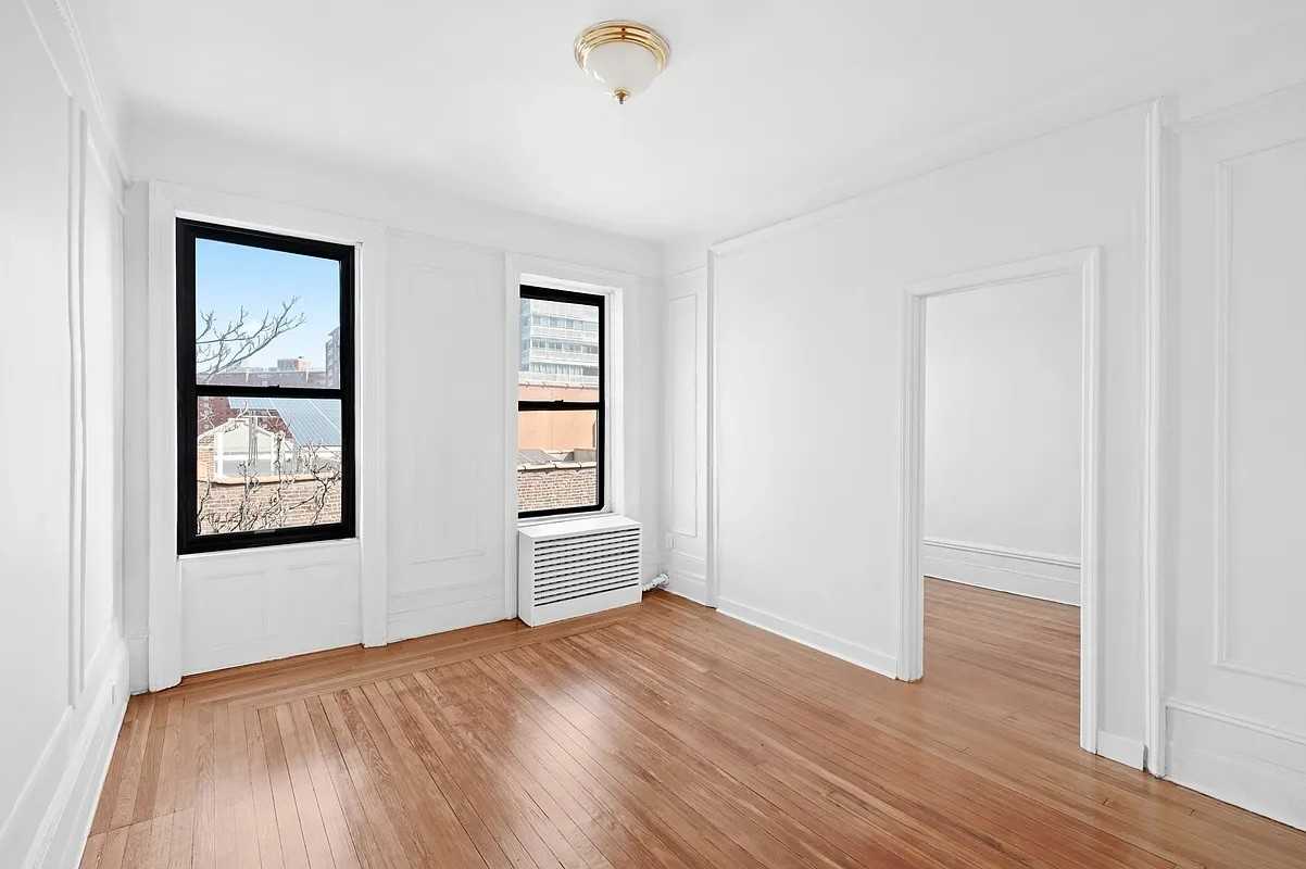 Listing photo 1 of 5