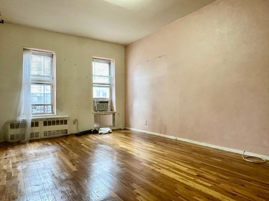 Listing photo 1 of 5