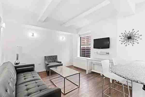 Listing photo 1 of 5