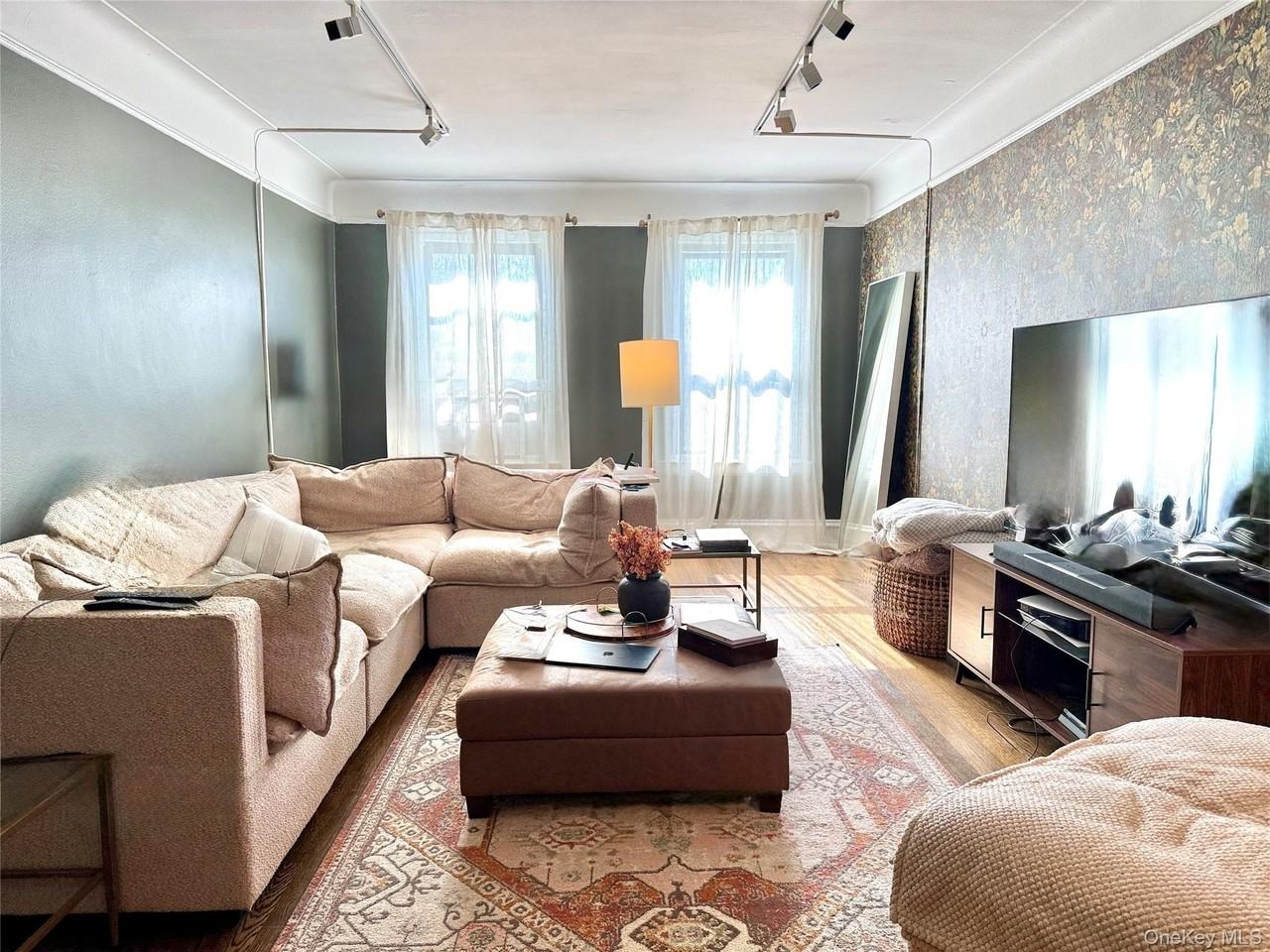 Listing photo 1 of 5