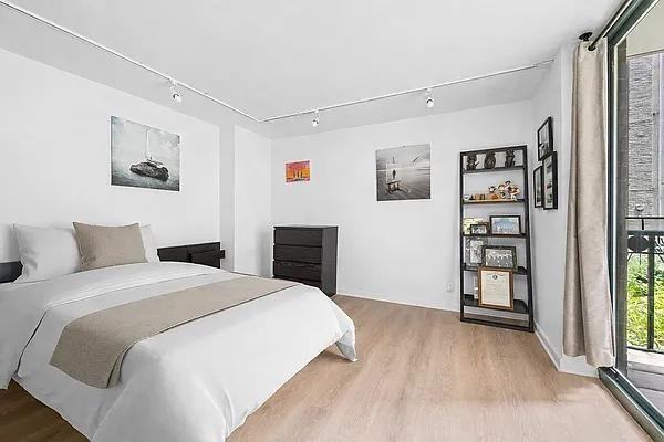 Listing photo 1 of 5