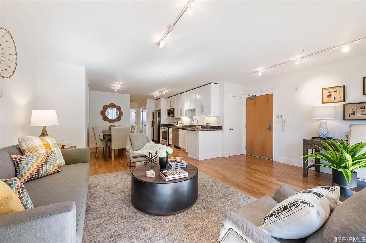 Listing photo 1 of 5