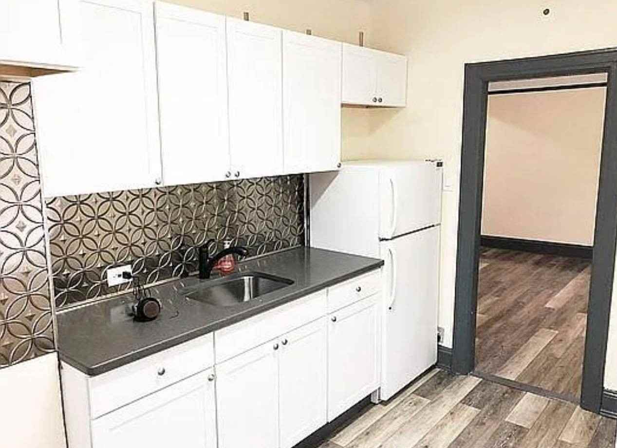 Listing photo 1 of 5