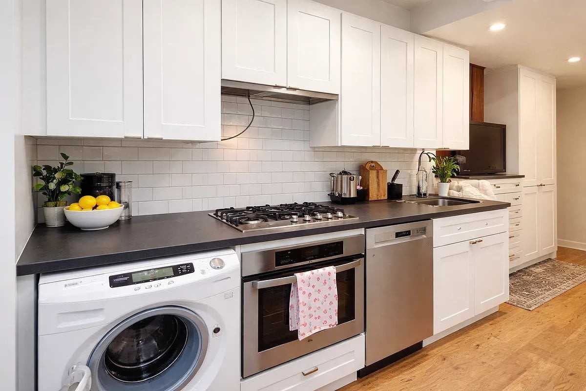 Listing photo 1 of 4