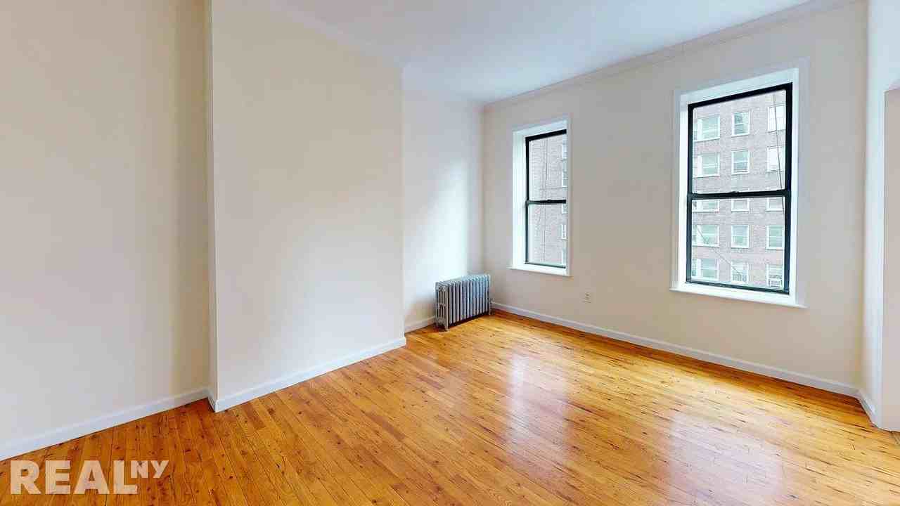 Listing photo 1 of 5