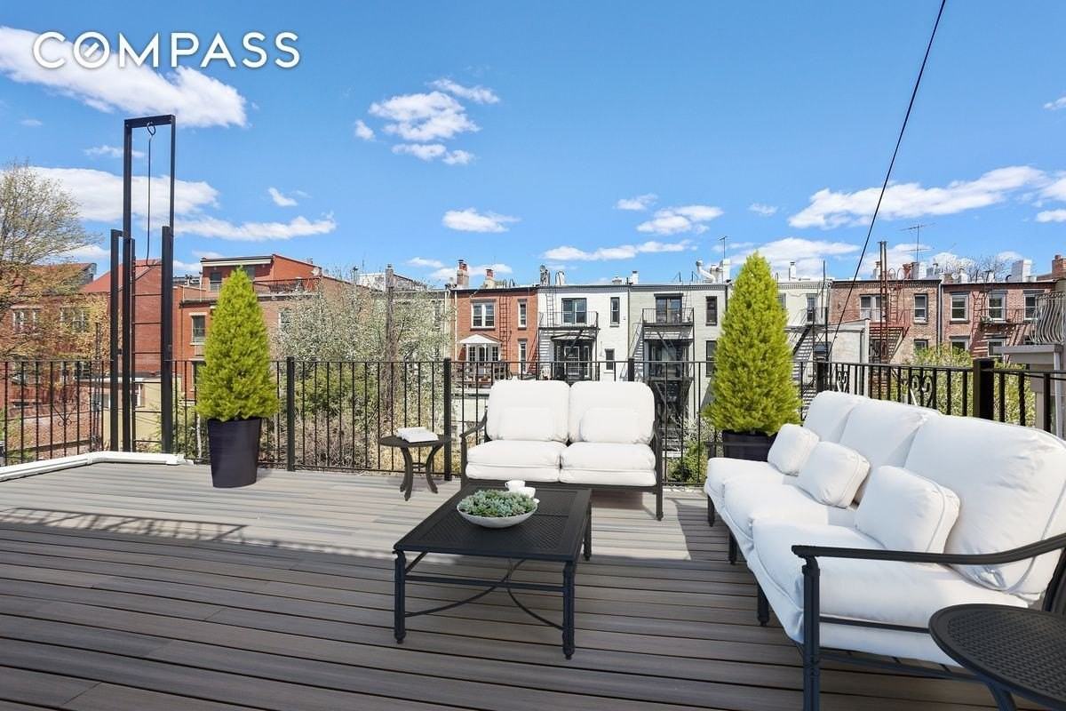 Listing photo 1 of 4