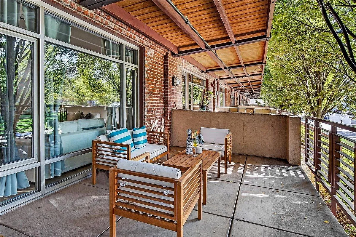 Listing photo 1 of 5