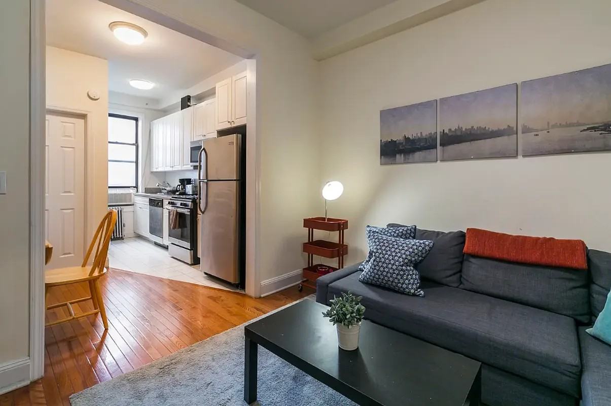 Listing photo 1 of 5