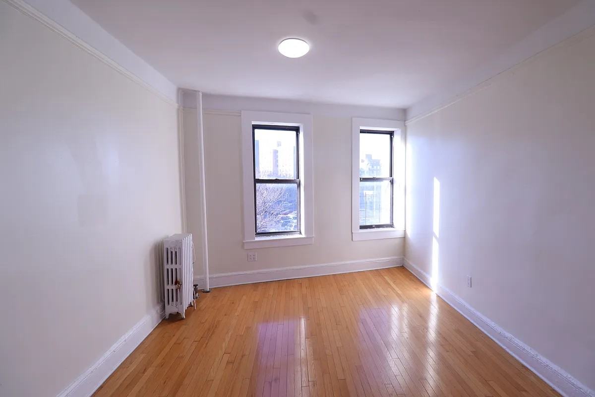 Listing photo 1 of 5