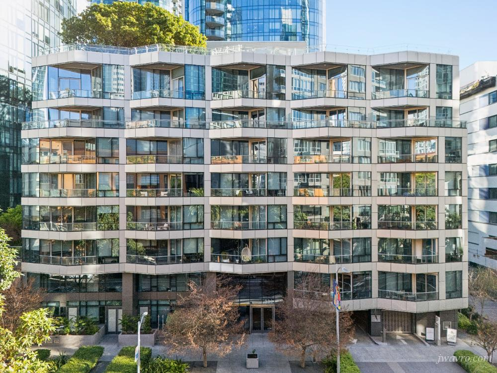 Listing photo 1 of 5