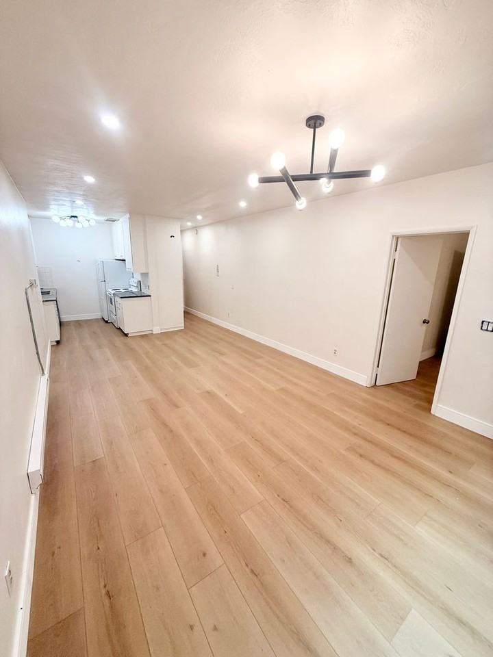 Listing photo 1 of 5