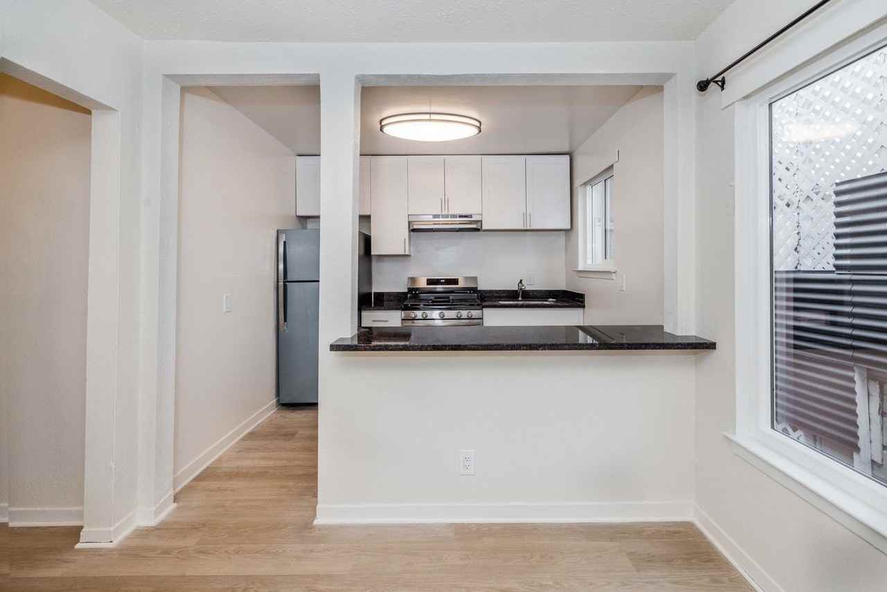 Listing photo 1 of 5