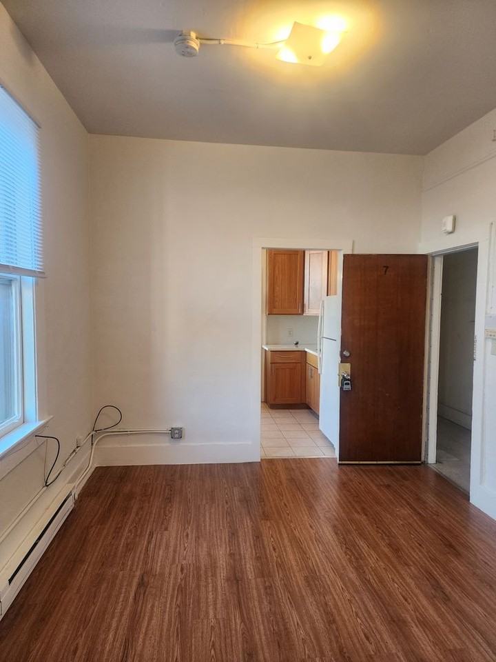 Listing photo 1 of 5