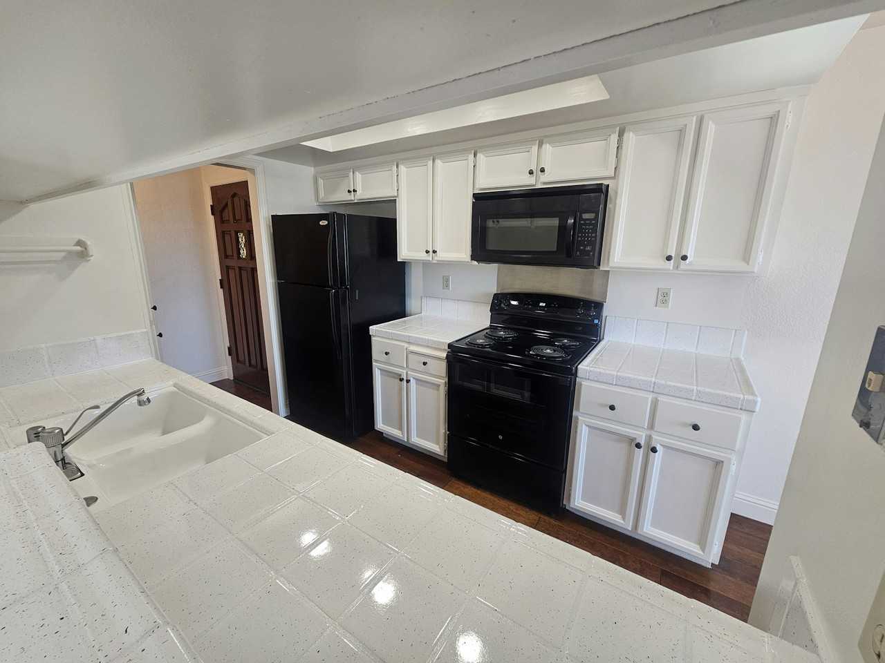 Listing photo 1 of 5