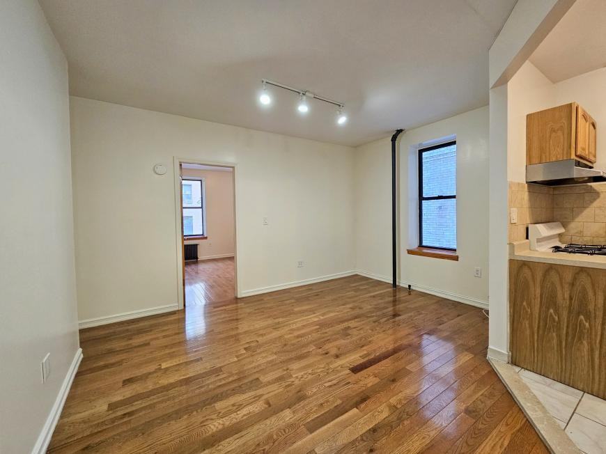 Listing photo 1 of 5