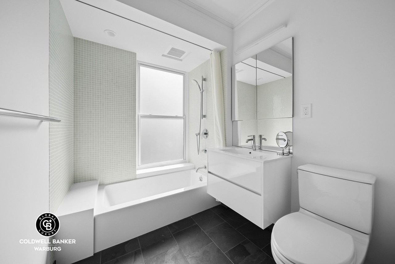 Listing photo 1 of 2