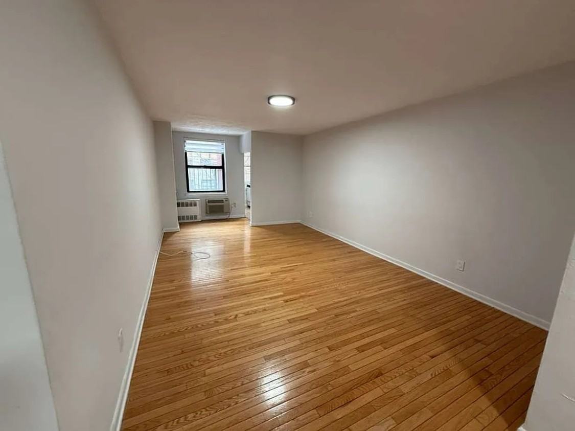 Listing photo 1 of 5