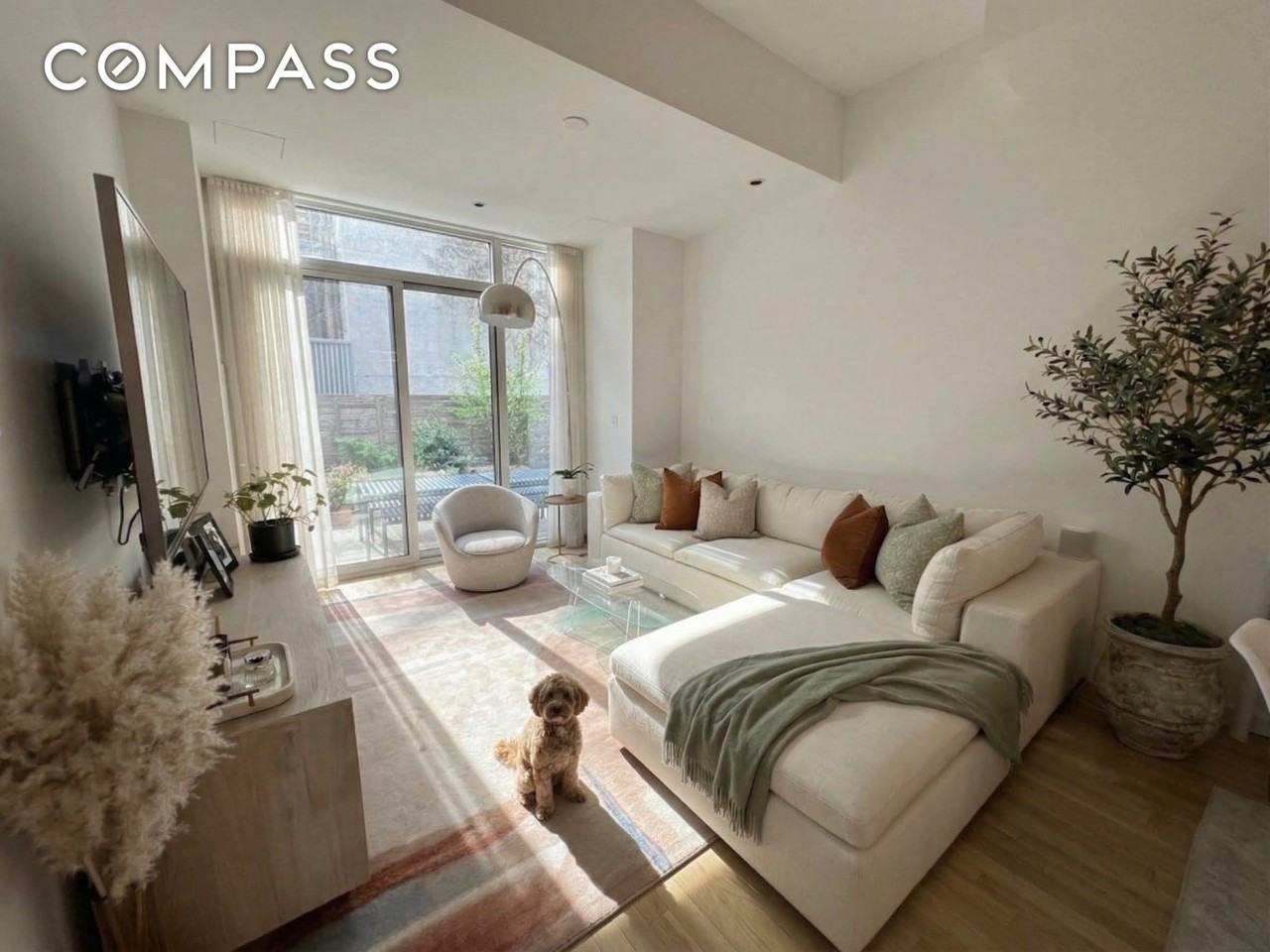 Listing photo 1 of 5