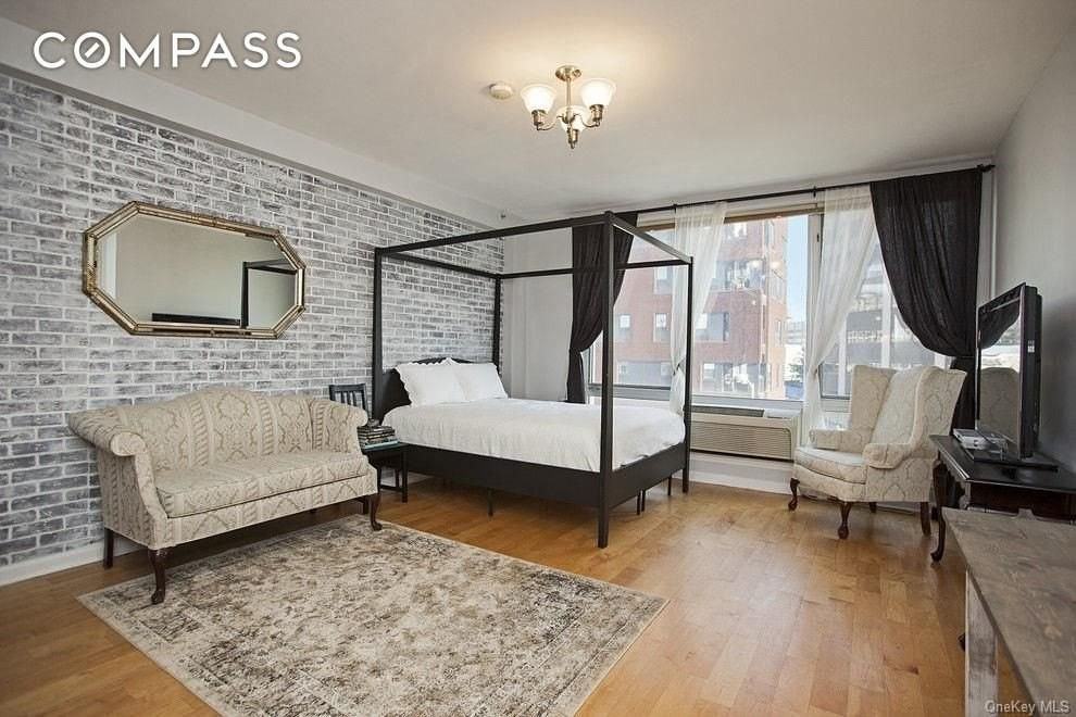 Listing photo 1 of 5