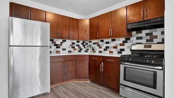 Listing photo 1 of 4