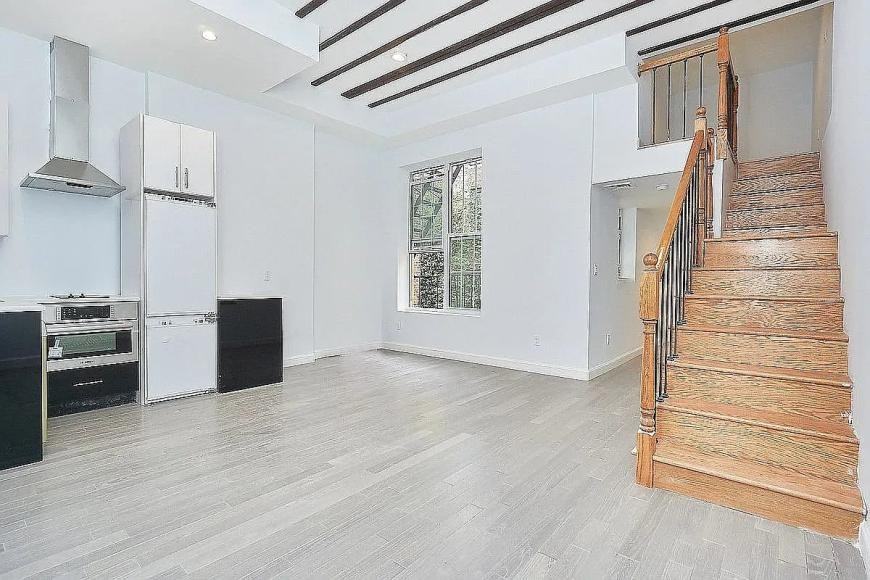 Listing photo 1 of 5