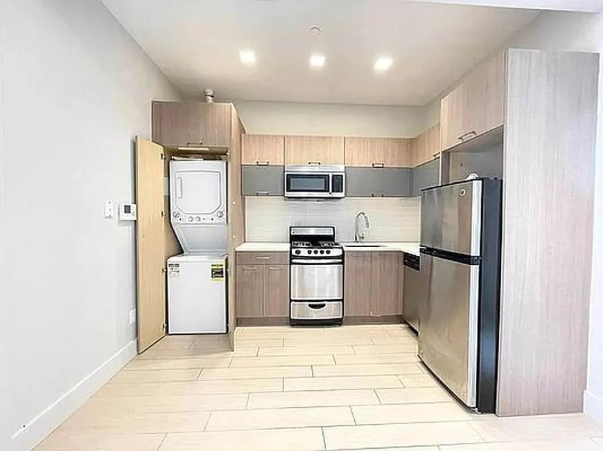 Listing photo 1 of 5