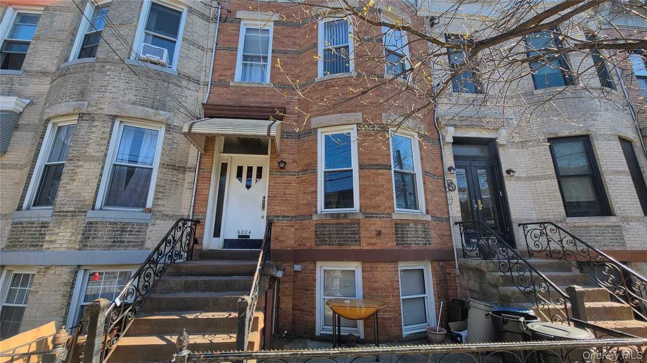 Listing photo 1 of 5