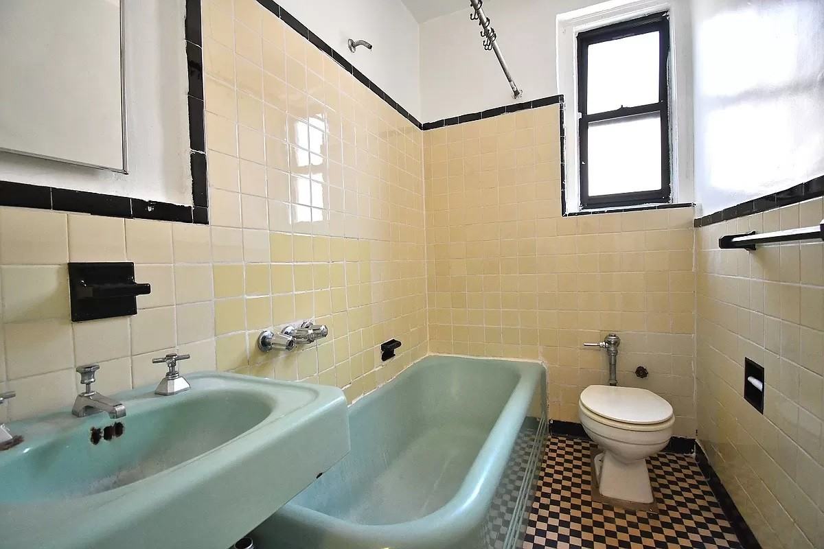 Listing photo 1 of 4