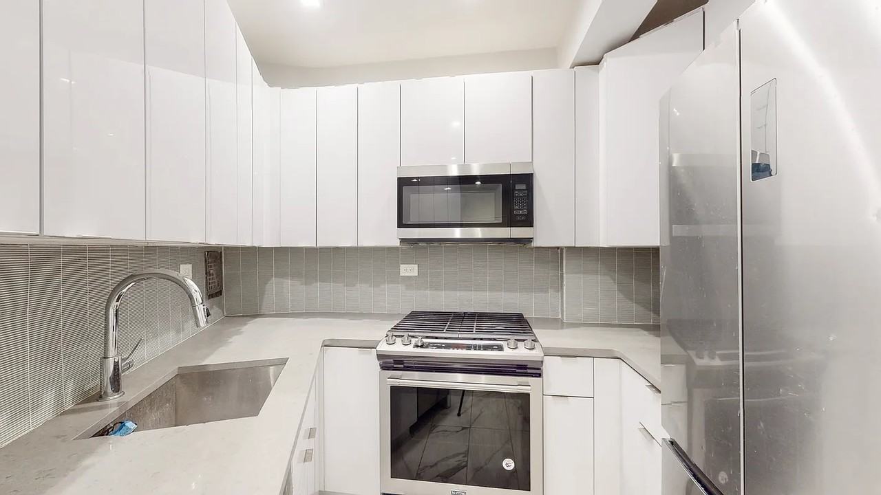 Listing photo 1 of 4