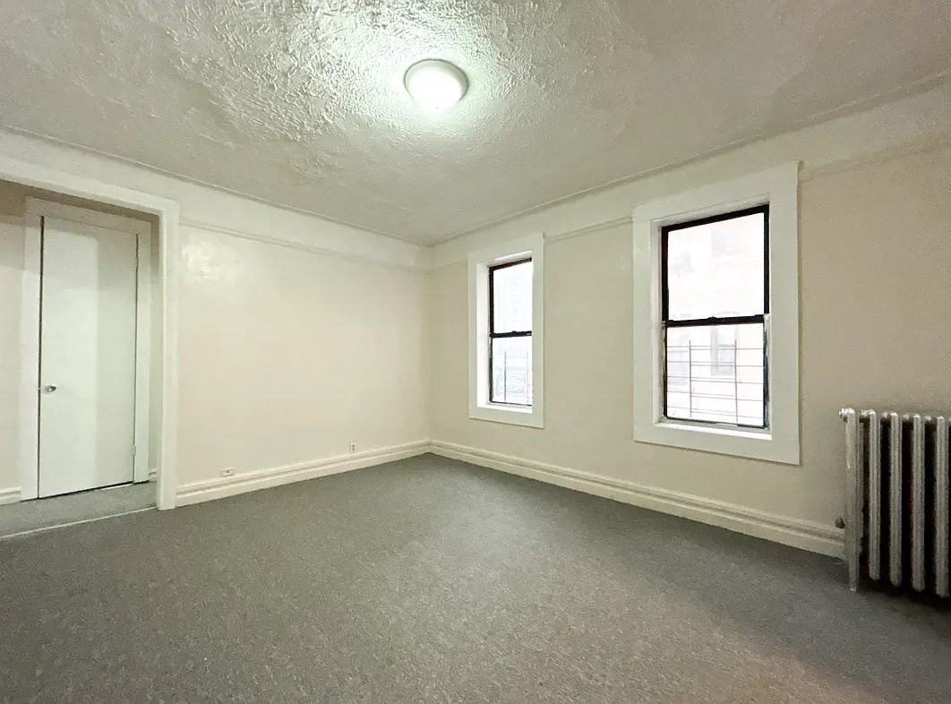 Listing photo 1 of 3