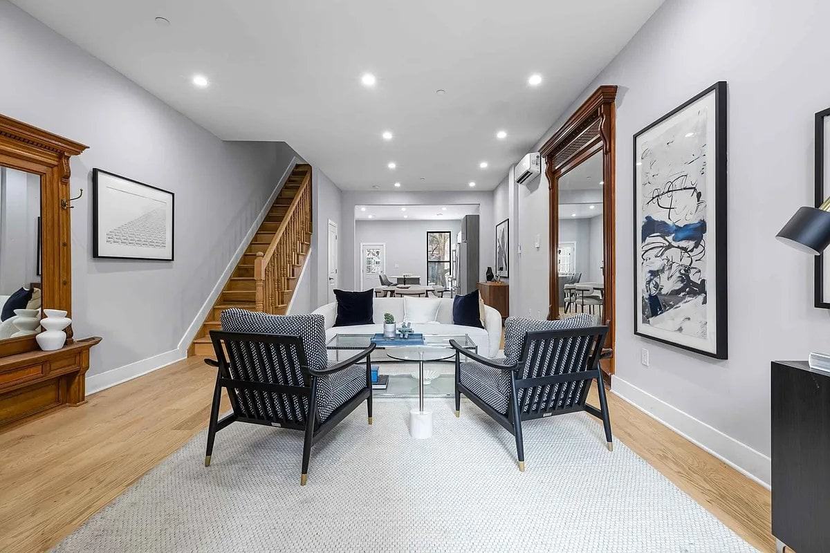 Listing photo 1 of 5