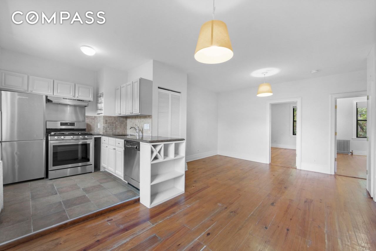 Listing photo 1 of 5