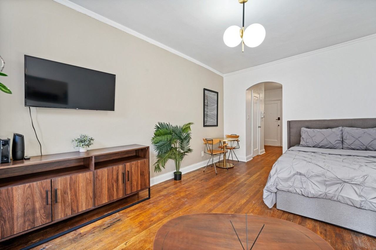 Listing photo 1 of 5