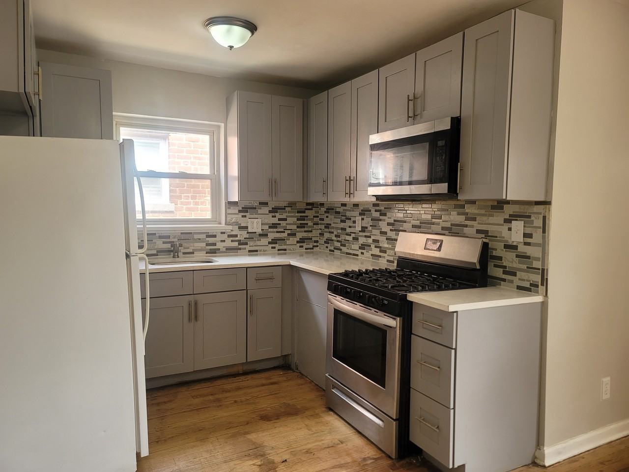 Listing photo 1 of 5