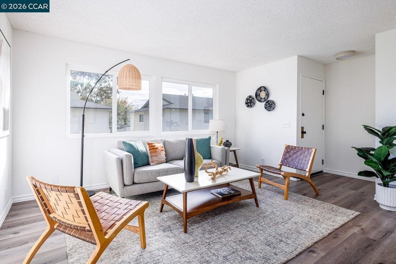 Listing photo 1 of 5