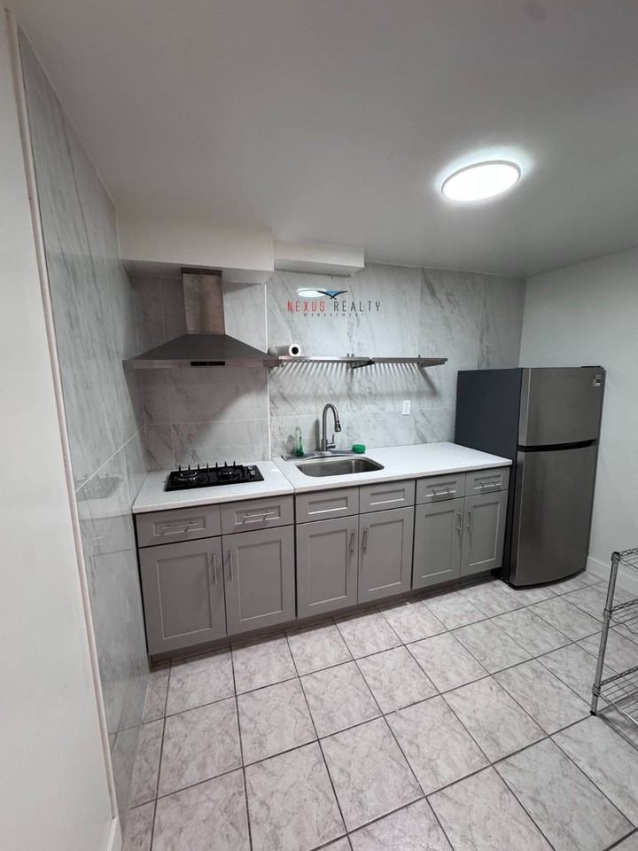 Listing photo 1 of 5