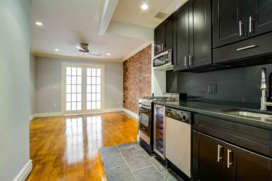 Listing photo 1 of 5