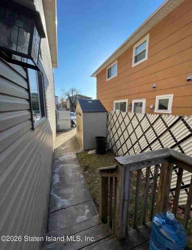 Listing photo 1 of 5