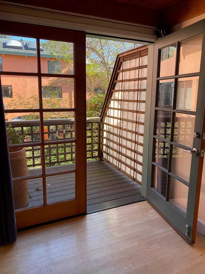 Listing photo 1 of 5