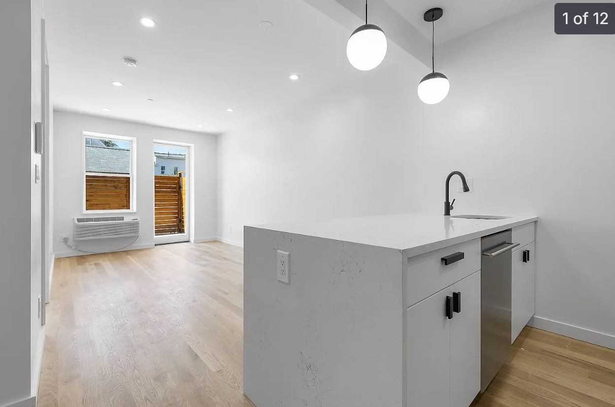 Listing photo 1 of 5