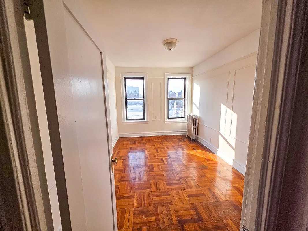 Listing photo 1 of 5