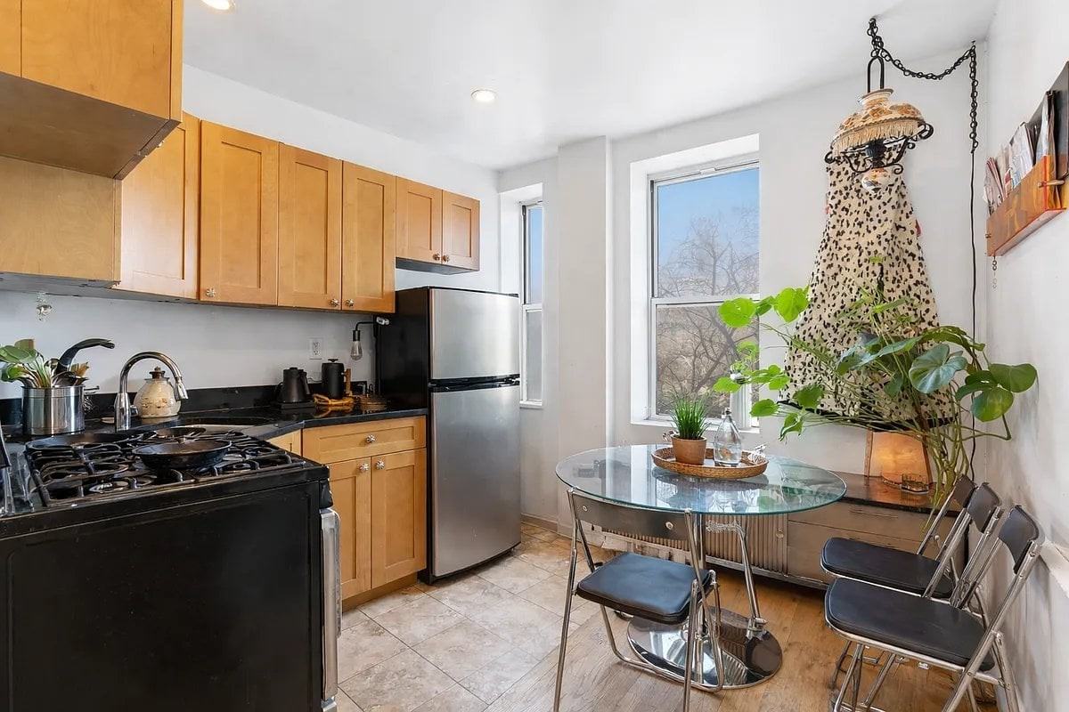 Listing photo 1 of 5