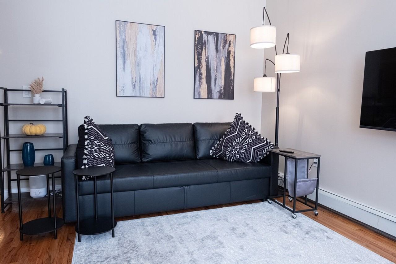 Listing photo 1 of 5