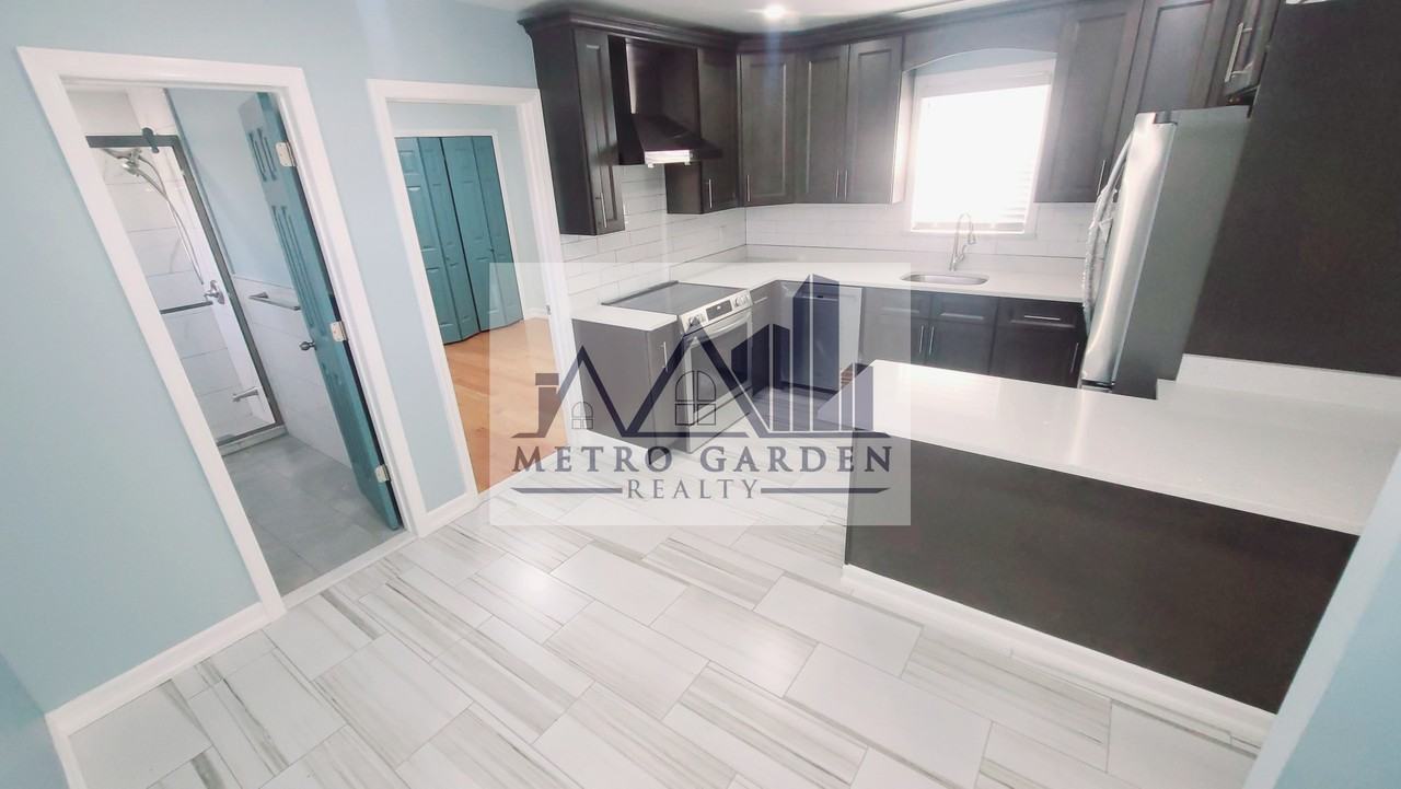 Listing photo 1 of 5