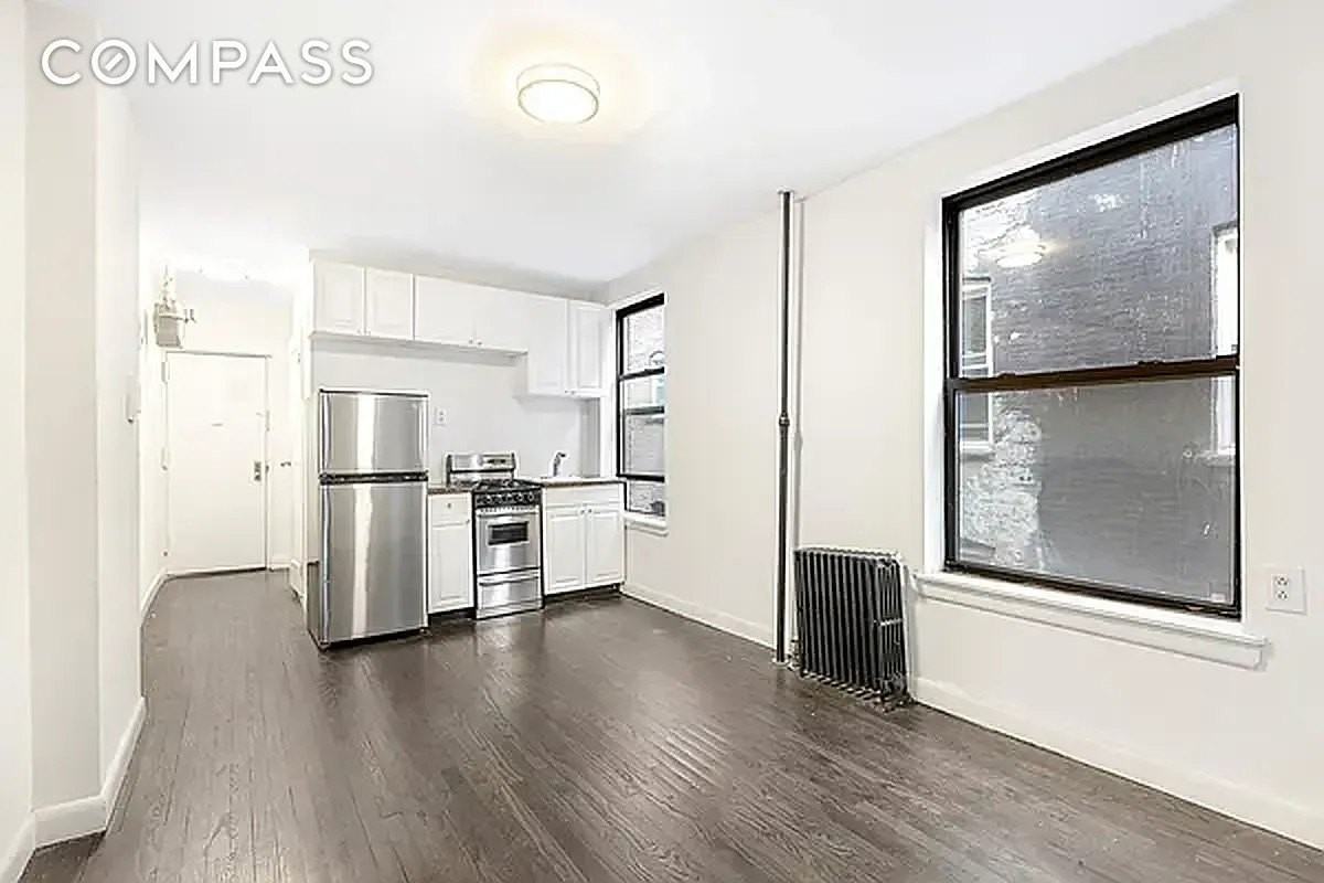 Listing photo 1 of 4