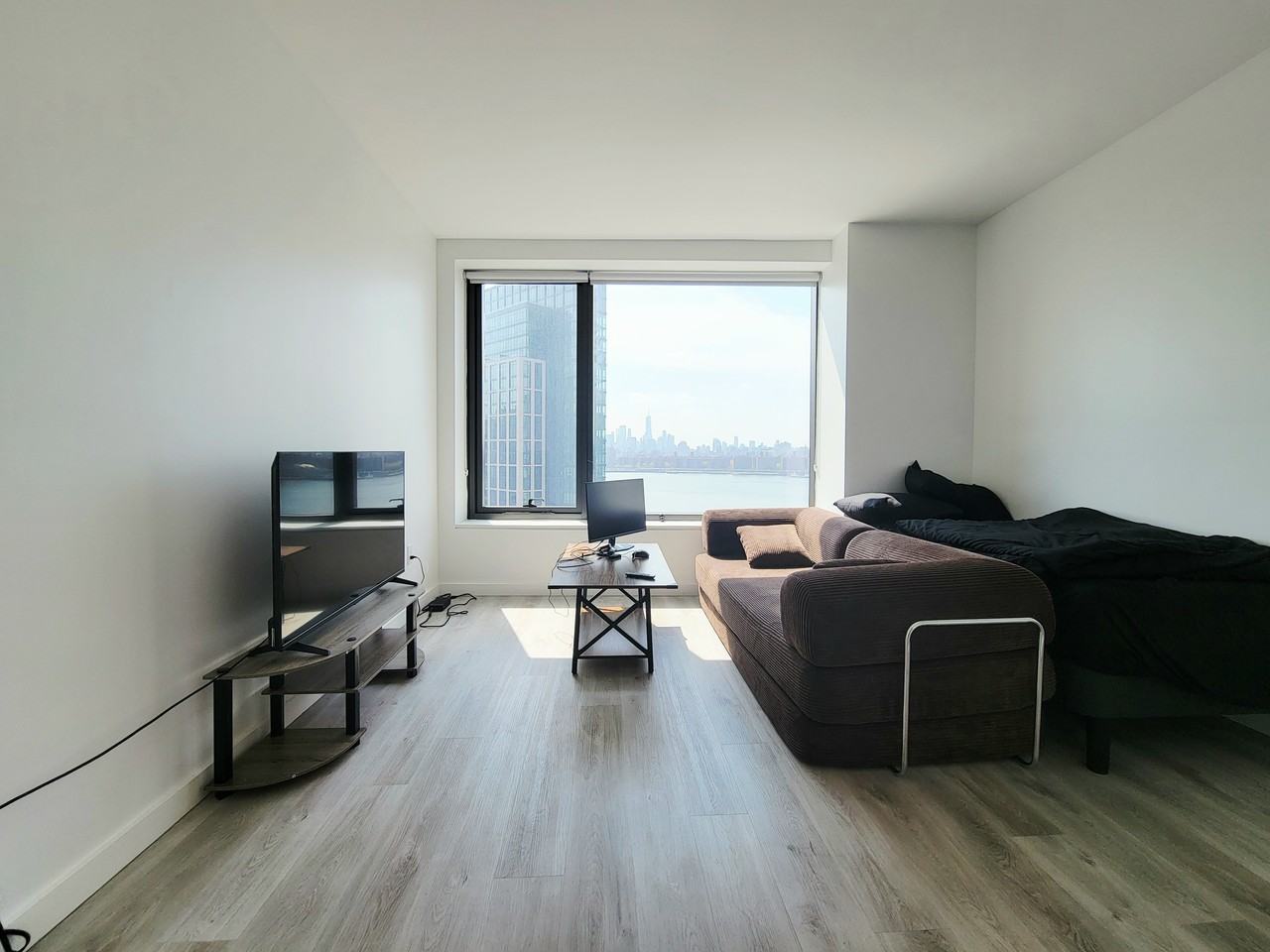 Listing photo 1 of 5